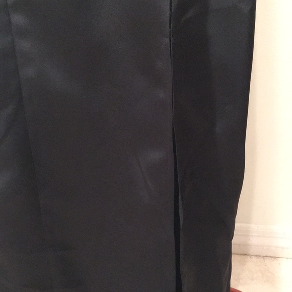 Simple and Elegant Strapless Gown - Picture 3 of 11